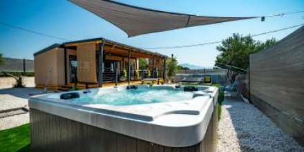 Familienorientiertes gemütliches Ferienhaus mit privatem Pool, Garten und Whirlpool 