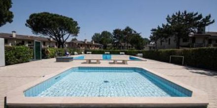 Familienfreundliche Villa mit Pool, Garten und Grill 