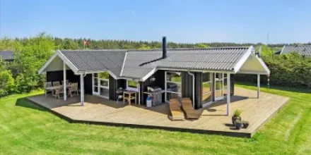 Ferienhaus mit Terrasse, Grill und Garten