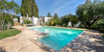 Apartment mit Pool, Terrasse und Garten 