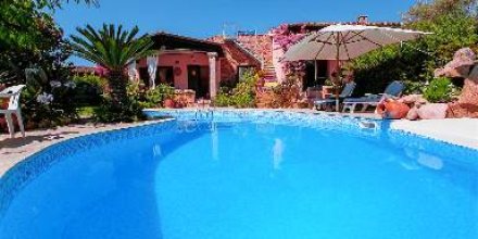 Villa mit Garten, Whirlpool und Terrasse 