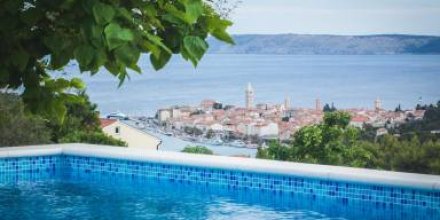 Ferienwohnung mit Pool, Terrasse und Garten 