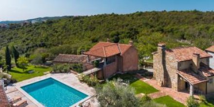 Villa mit Terrasse, privatem Pool und Grill 