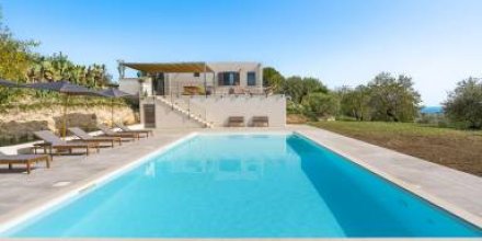 Voll ausgestattete geräumige Villa mit Grill, privatem Pool und Garten