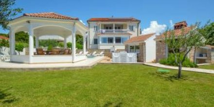 Ferienwohnung mit Garten, Terrasse und Pool