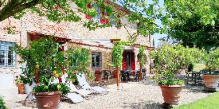 Ferienhaus mit Garten, privatem Pool und Terrasse