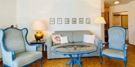 Wohnung mit beheiztem Pool, Garten und Sauna