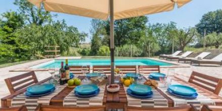 Villa mit Garten und privatem Pool 