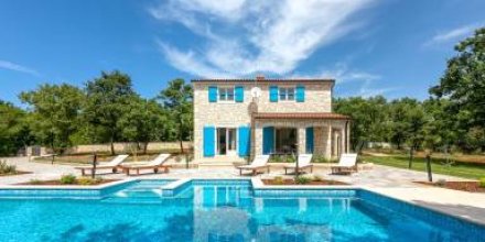 Ferienhaus mit Grill, Terrasse und privatem Pool