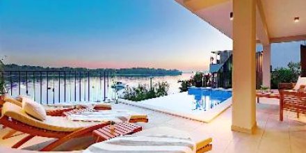 Villa mit Terrasse, Grill und privatem Pool