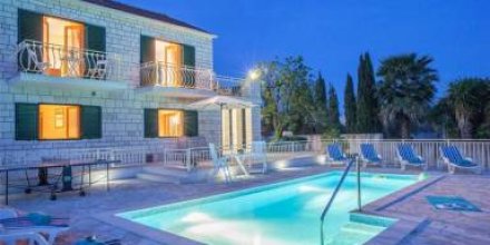 Familienvilla Vjeka mit privatem Pool und Spielplatz in Sumartin, Brac Island