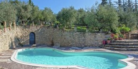 Wohnung mit Pool, Garten und Terrasse 