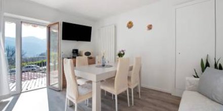 Ferienwohnung 'Tatiana Flower' mit Bergblick, Gemeinschaftspool und Wi-Fi