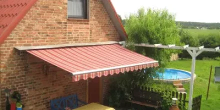 Ferienhaus mit Terrasse und Pool