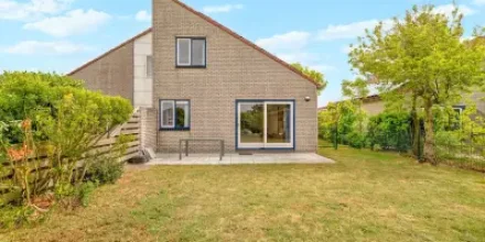 Apartment mit Pool, Terrasse und Garten