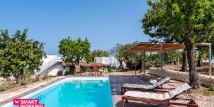 Villa mit Terrasse, Grill und privatem Pool 