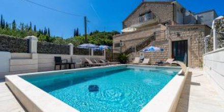 Wohnung mit beheiztem Pool, Terrasse und Grill