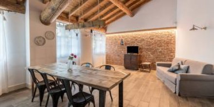 Voll ausgestattete charmante Ferienwohnung mit Garten und Pool