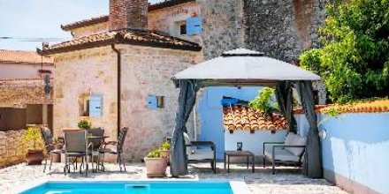 Villa mit privatem Pool, Grill und Garten 