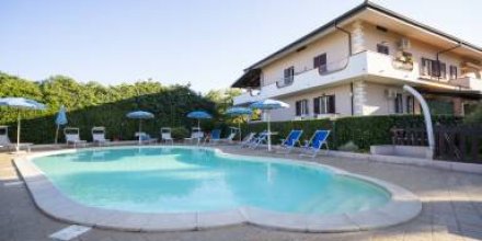 Familienorientiertes Apartment mit Pool, Terrasse und Garten 