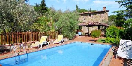 Voll ausgestattetes charmantes Ferienhaus mit privatem Pool, Garten und Terrasse 