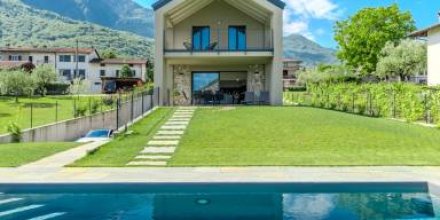 Ferienhaus mit Garten, Terrasse und privatem Pool 