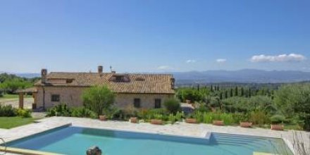 Voll ausgestattetes Ferienhaus mit Terrasse, Whirlpool und Grill 