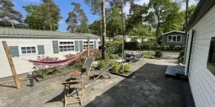 Chalet mit Pool und Garten 