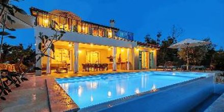 Villa BEACHFRONT mit beheiztem Pool