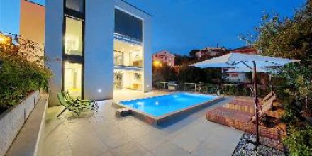 Apartment mit Terrasse, beheiztem Pool und Garten 