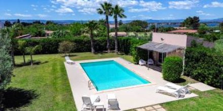 Voll ausgestattete schöne Villa mit Garten, Grill und privatem Pool
