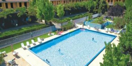 Kinderfreundliche Villa mit Garten, Pool und Grill 