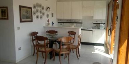 Wohnung mit privatem Pool und Garten 