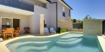 Strandnahe Villa mit privatem Pool, WLAN, Terrasse, Grill