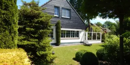 Traumhaftes freistehendes Ferienhaus, an der See, Strand, Yachthafen, W-Lan