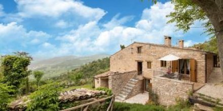 Ferienhaus mit Pool, Grill und Garten 