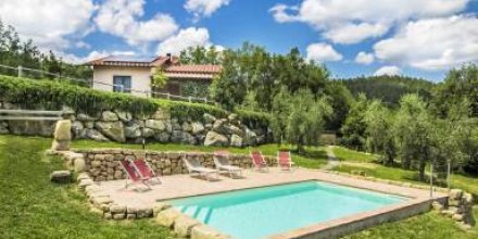 Voll ausgestattetes gemütliches Ferienhaus mit privatem Pool, Garten und Grill 