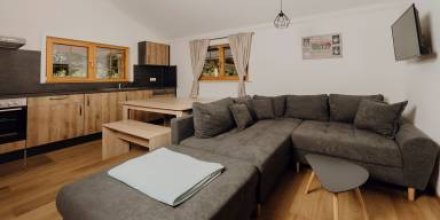 Camping-Unterkunft mit Pool und Terrasse