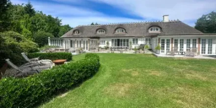 Kinderfreundliches Ferienhaus mit privatem Pool, Terrasse und Grill 