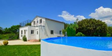 Ferienhaus mit Terrasse, Grill und privatem Pool
