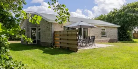 Ferienhaus mit Terrasse, Pool und Sauna