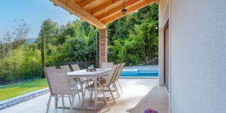 Ferienhaus mit Garten, Grill und privatem Pool 