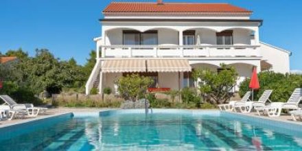 Ferienhaus mit Grill, Pool und Terrasse