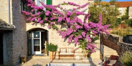 Neu renovierte dalmatinische Steinvilla mit 3 Schlafzimmern und Pool für 6-8 Gäste