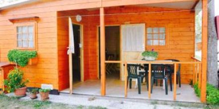 Chalet mit Pool, Terrasse und Garten