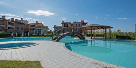 Ferienwohnung mit Pool, Terrasse und Grill