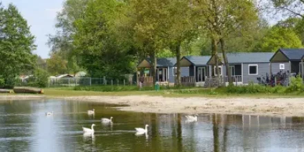 Chalet mit Garten, Pool und Terrasse