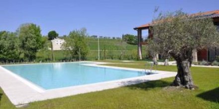 Wohnung mit Pool, Terrasse und Garten
