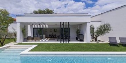 Voll ausgestattetes Ferienhaus mit Grill, Garten und privatem Pool