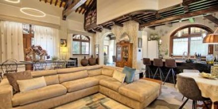 Familienfreundliche geräumige Villa mit privatem Pool, Terrasse und Garten